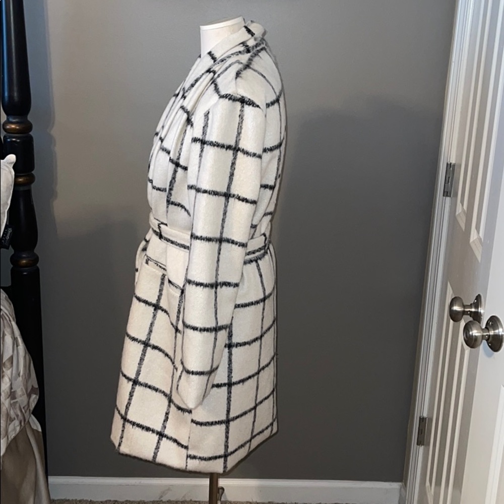 12 Coat - Picture 3 of 6